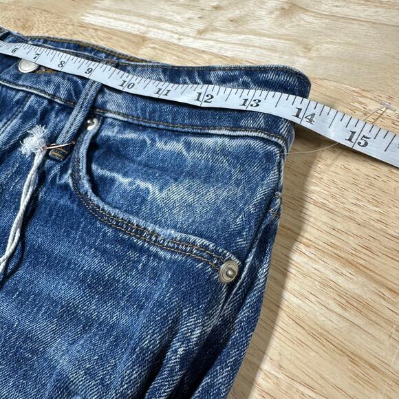 Good American NWT Good Bombshell Denim Shorts Blue 646 Size 0/25 Distressed - Picture 9 of 11